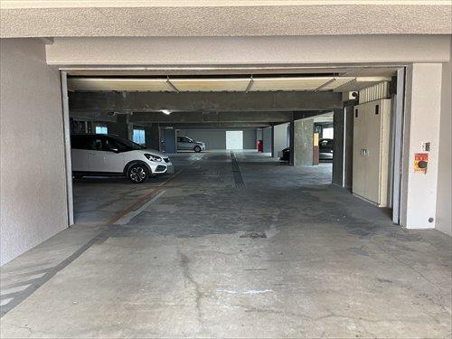 1階駐車場