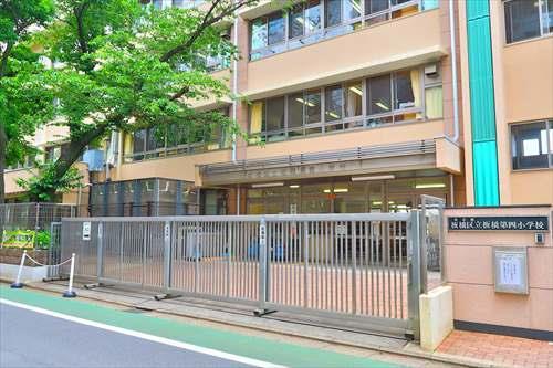 板橋区立板橋第四小学校まで320m