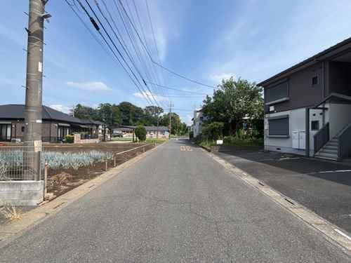 前面道路西側から東側へ