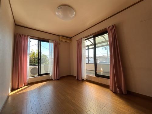 2階南西側洋室1