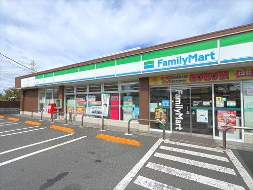 ファミリーマート上尾平塚店まで340m