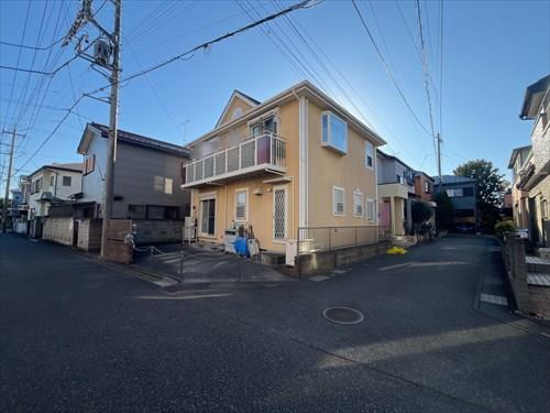 本物件と前面道路