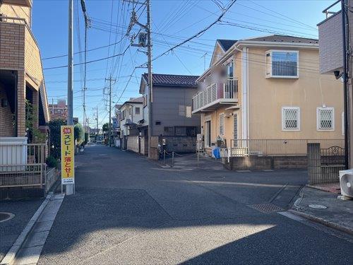 本物件と前面道路