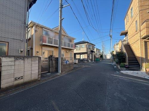 本物件と前面道路