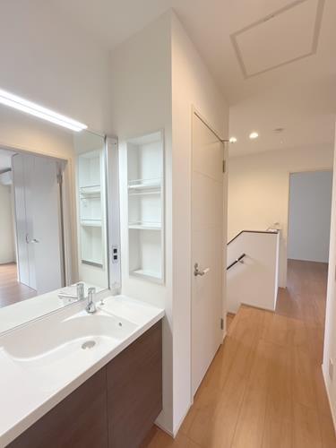 2階廊下＆洗面台