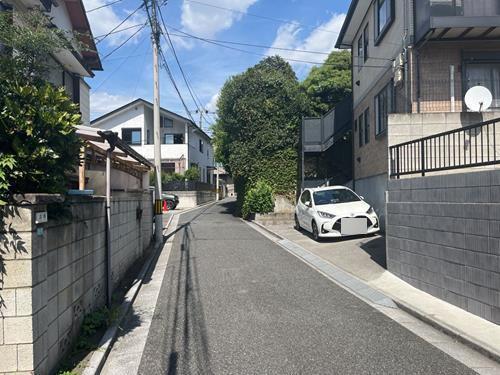 前面道路 南側（2025年9月撮影）