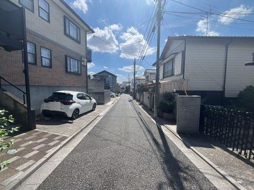 前面道路　北側（2025年9月撮影）