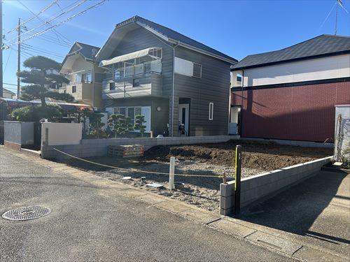 建築中の外観（2025年11月撮影）