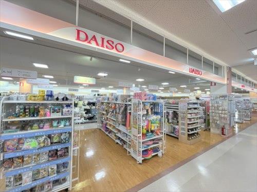 ダイソー島忠ホームズ三郷中央‐410m