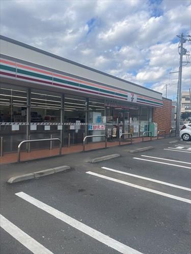 セブンイレブンまで徒歩8分