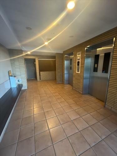 エレベーターホール　2025年12月撮影