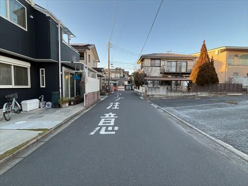 北東側前面道路1