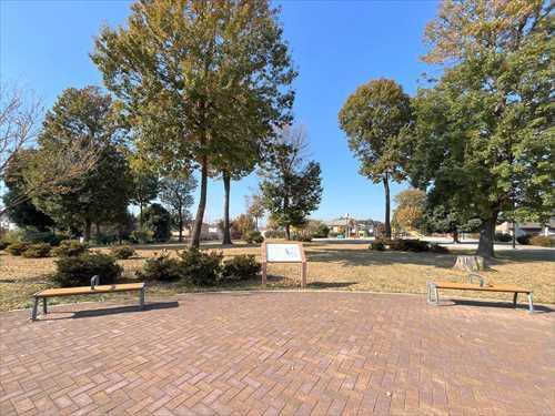 坂田谷津谷遺跡公園‐800m