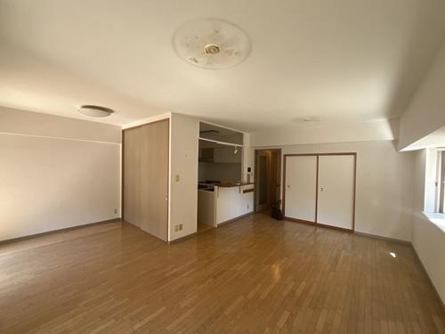 リビング　南東側から北西側