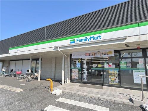ファミリーマート草加二丁目店‐390m
