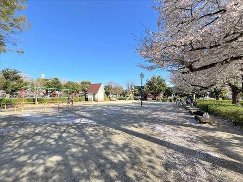 戸塚榎戸公園まで約1990ｍ