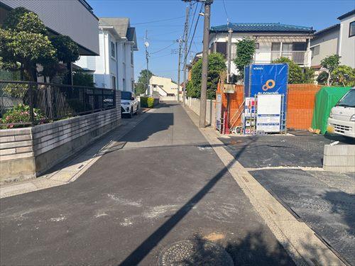 北西側前面道路（2026年5月撮影）