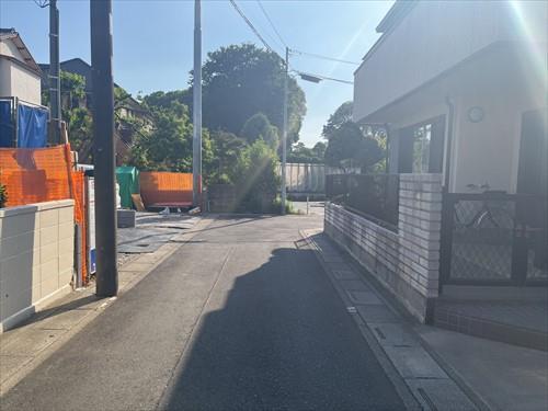 北西側前面道路（2026年5月撮影）