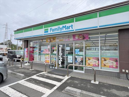 ファミリーマート肥塚南店-180m
