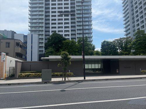 前面道路含む外観（2026年7月撮影）