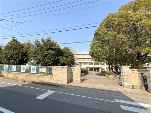 上尾市立西小学校まで740m
