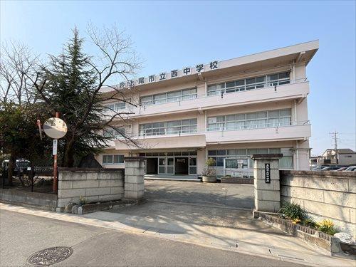 上尾市立西中学校まで1020m