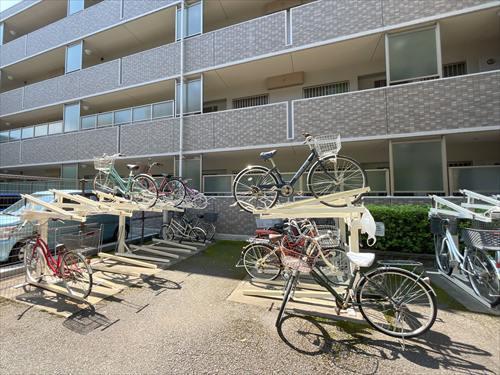 自転車置き場‐2026年6月撮影