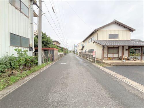 北東側前面道路
