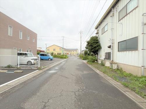 北東側前面道路