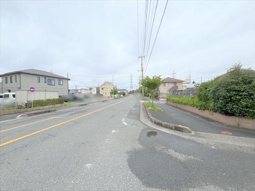 南東側前面道路