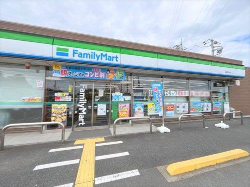 ファミリーマート北本中丸店-680m ファミリーマート北本中丸店-680m