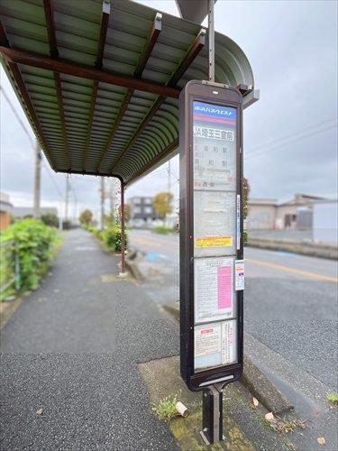最寄りのバス停「ＪＡ埼玉三室前」まで徒歩