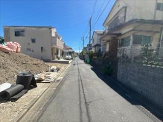 西側前面道路