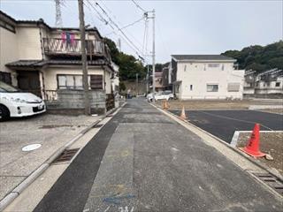 西側前面道路