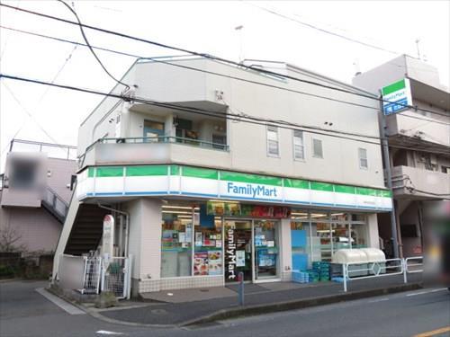 ファミリーマート横浜南高校前店560ｍ