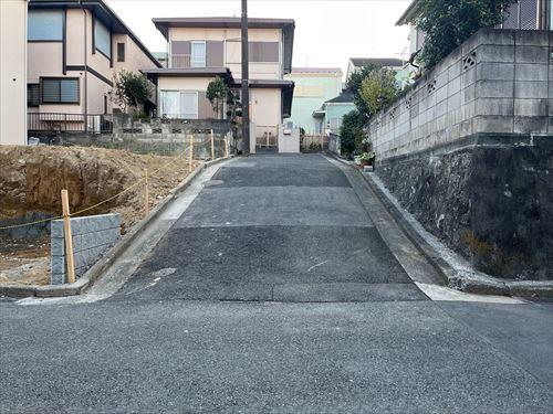 現地道路①（2024年12月撮影）