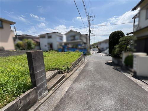 西側前面道路（2026.4撮影）