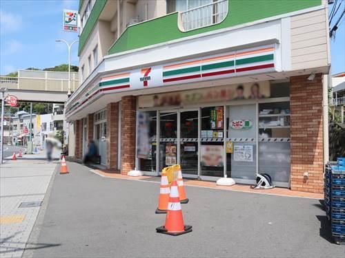 セブンイレブン横須賀浦賀駅前店720m