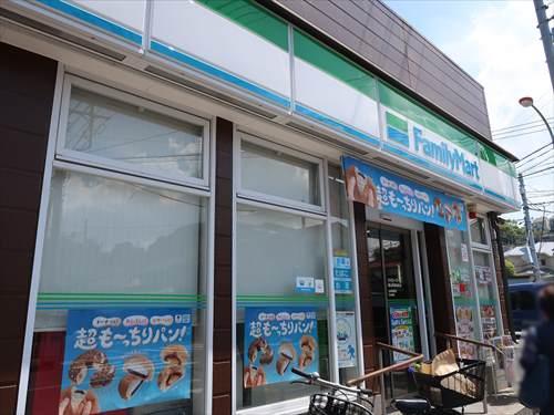 ファミリーマート蔭山馬堀海岸店960m