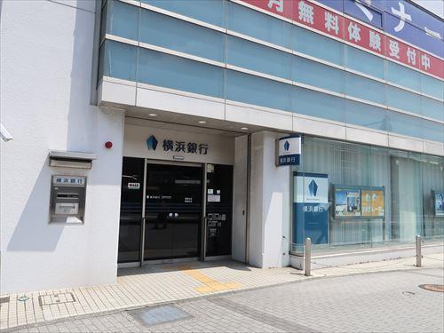 横浜銀行馬堀支店まで870m