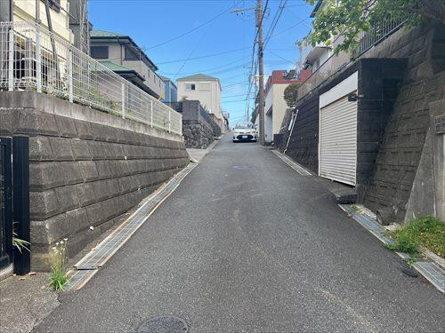 現地前面道路（2025年9月撮影）