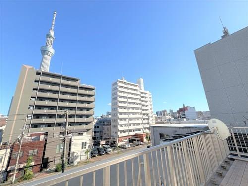 屋上：スカイバルコニーからの眺望