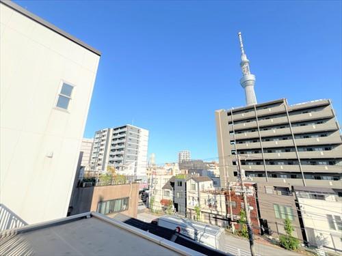 屋上：スカイバルコニーからの眺望