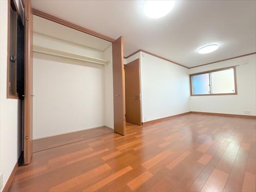 1階：洋室約12.3帖