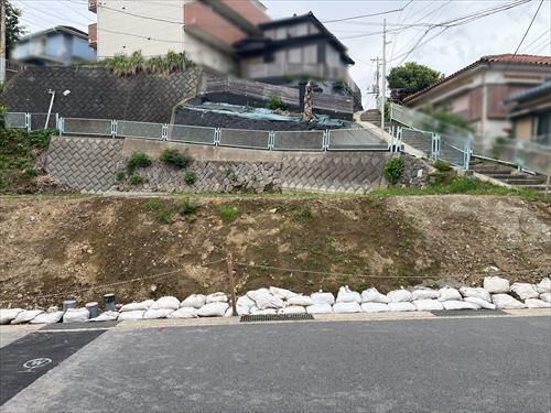 現地撮影、向かって右側が2区画