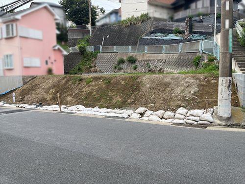 現地撮影、向かって右側が2区画