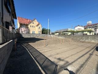 現地写真左(2025年10月撮影)