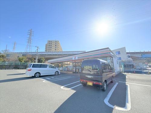 セブンイレブン横須賀佐原店まで570m