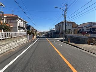 北東側前面道路
