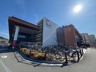 ヨークフーズ上大岡店まで徒歩4分